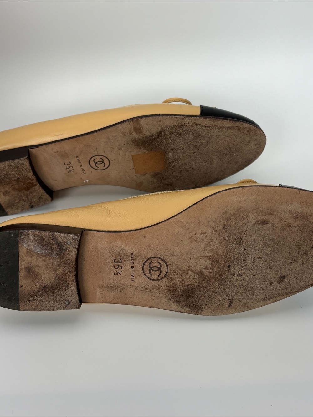 CHANEL Classic Lambskin CC Ballet Flats Beige Black Cap Toe 35.5 vtg - Picture 7 of 11